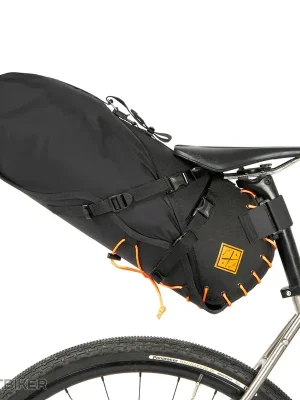 Restrap Saddle Bag podsedlová kapsička, 18 l, černá/oranžová Kup Teď