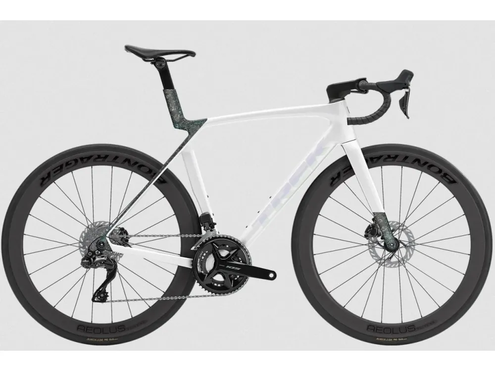 Silniční kolo Trek Madone SL 6 Gen 8 2026 Gloss Crystal White/Matte Deep Smoke Odeslání Ihned